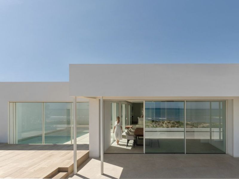 Chọn cửa Slim Panorama để tạo sự hòa hợp cho ngôi nhà hiện đại