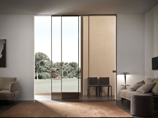 Vì sao cửa lùa slim không ray dưới Kenwin trượt nhẹ và không rung lắc